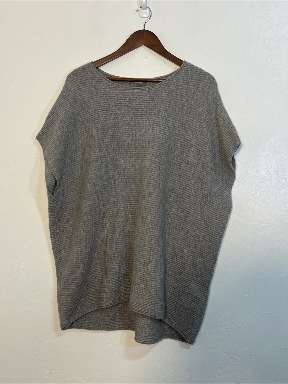 Neiman Marcus 100% Cashmere Gray Ribbed Short Sleeve Tunic Sweater - Picture 3 of 11